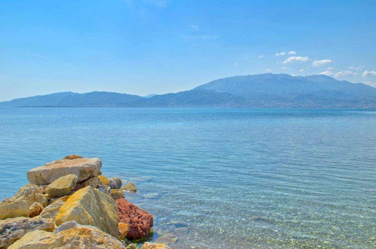 Epipleon Luxury Suites -105- Δωμάτιο 35Τμ Με Βεράντα 35Τμ Μπροστά Στη Θάλασσα Nafpaktos Dış mekan fotoğraf