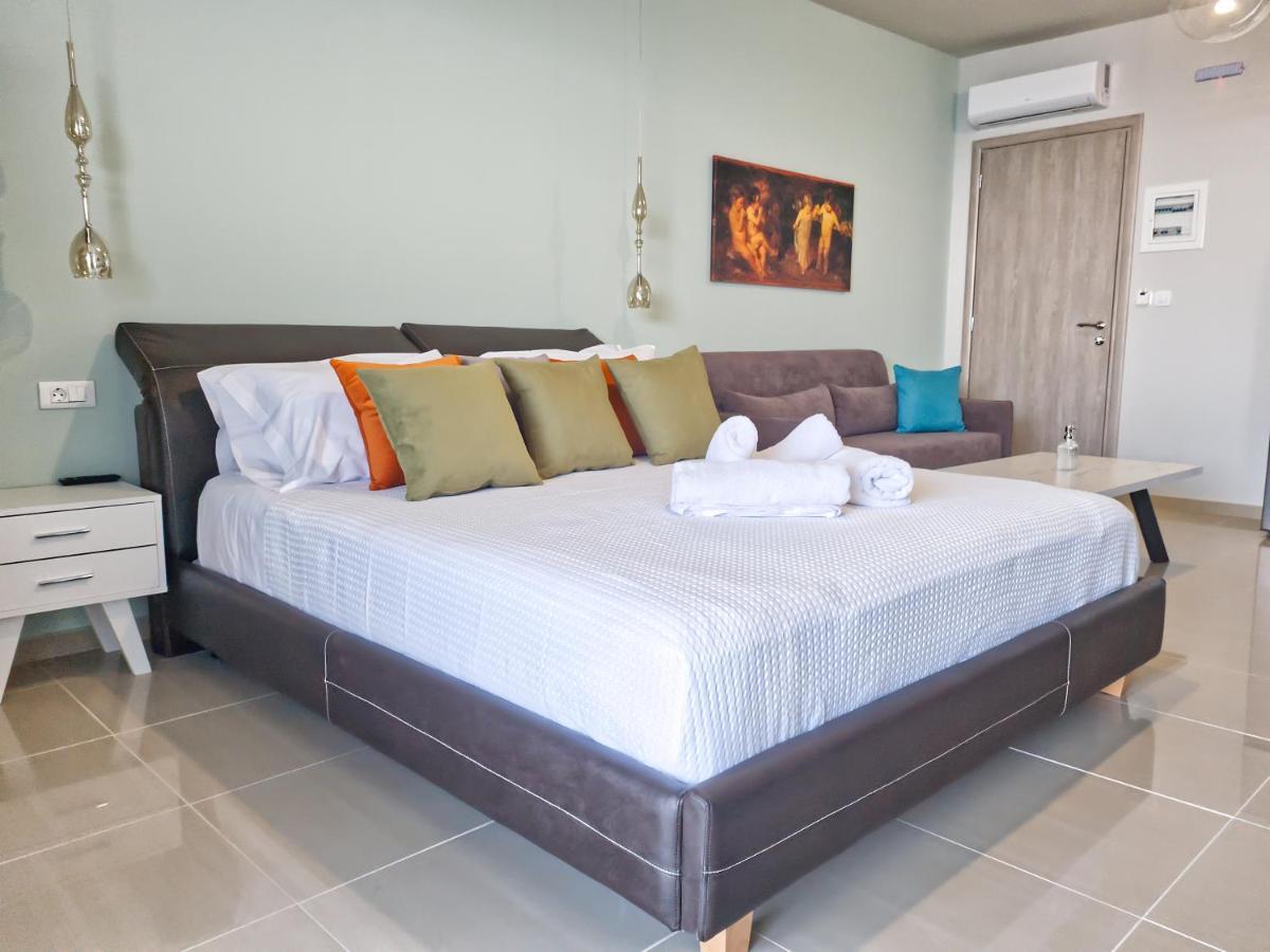 Epipleon Luxury Suites -105- Δωμάτιο 35Τμ Με Βεράντα 35Τμ Μπροστά Στη Θάλασσα Nafpaktos Dış mekan fotoğraf